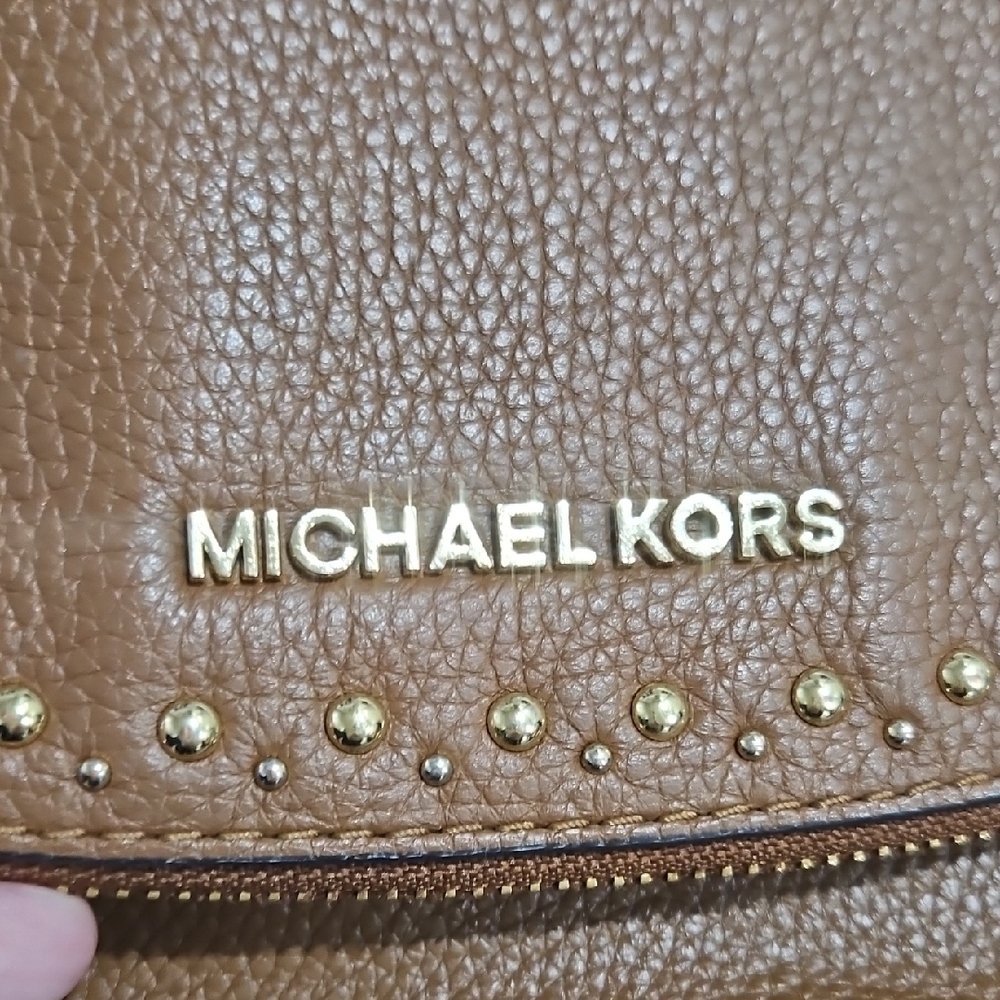 Michael Kors Tan Leather Shoulder Bag with Gold Accents - Picture 3 of 16